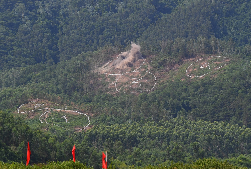 Kết quả buổi huấn luyện bắn ban ngày và ban đêm nhiều lượt phá mục tiêu ngay từ loạt đạn đầu tiên.